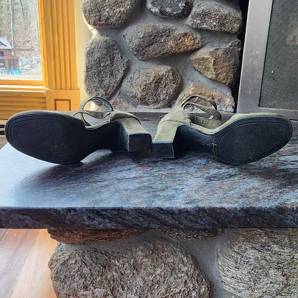 Indigo RD. Green Faux Suede Back Zip Buckle Ankle Three Strap Block Heels 5.5M - Picture 12 of 16